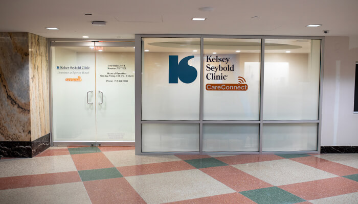 Exterior shot of Kelsey-Seybold's Downtown Tunnels Clinic.