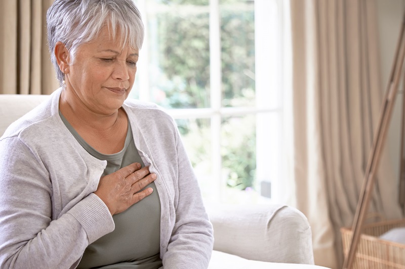 Hispanic woman having heart pains in chest