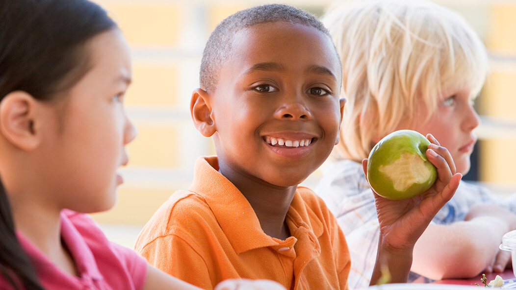 https://www.kelsey-seybold.com/-/media/Project/KelseySeybold/KelseySeyboldClinic/Images/Blog-Images/teaching-children-to-eat-healthy-starts-with-portion-control-v2-banner.jpg?h=592&iar=0&w=1052&hash=B0A0C36CA77757648523A2987DDC91B4