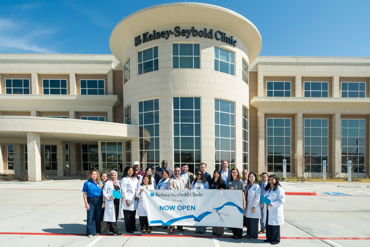Kelsey-Seybold Clinic Cuts Ribbon with Central Fort Bend Chamber of Commerce at New Aliana Clinic