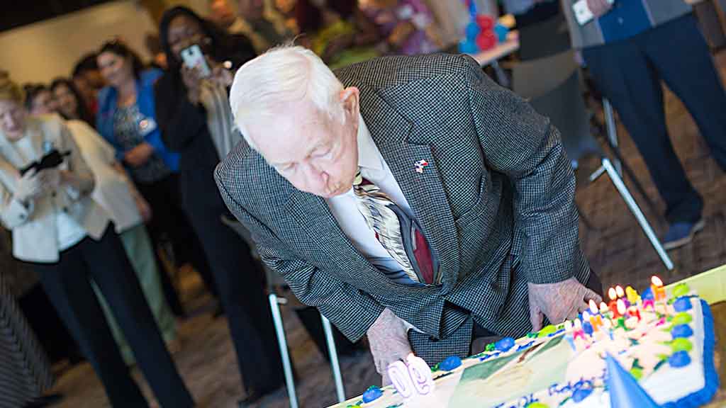 Kelsey Seybold Celebrates Milestone 90th Birthday With Pearland Mayor Tom Reid 3