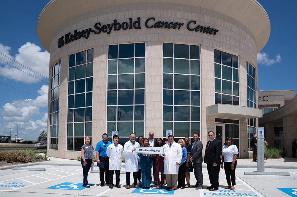 Kelsey-Seybold Clinic welcomes local officials and Chamber of Commerce to Bay Area Cancer Center
