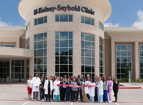 Kelsey-Seybold Clinic cuts ribbon with The Woodlands Area Chamber of Commerce at new West Woodlands Clinic