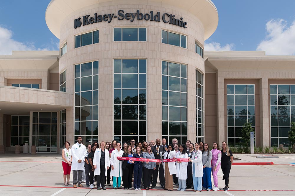 Kelsey-Seybold Clinic cuts ribbon with The Woodlands Area Chamber of Commerce at new West Woodlands Clinic