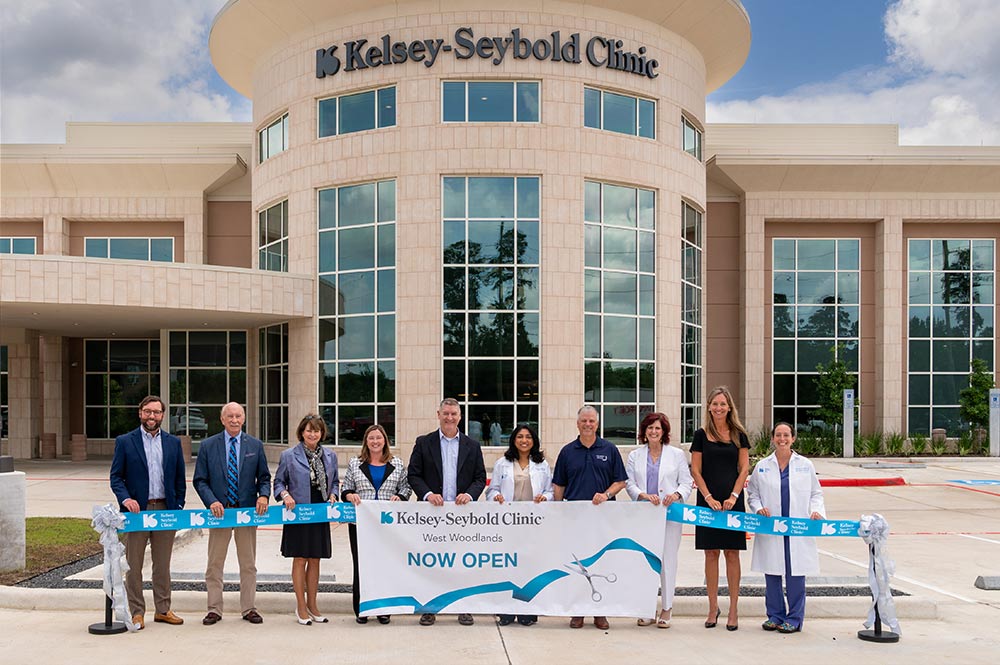 Kelsey-Seybold Clinic welcomes community leaders to new West Woodlands Clinic for ribbon cutting
