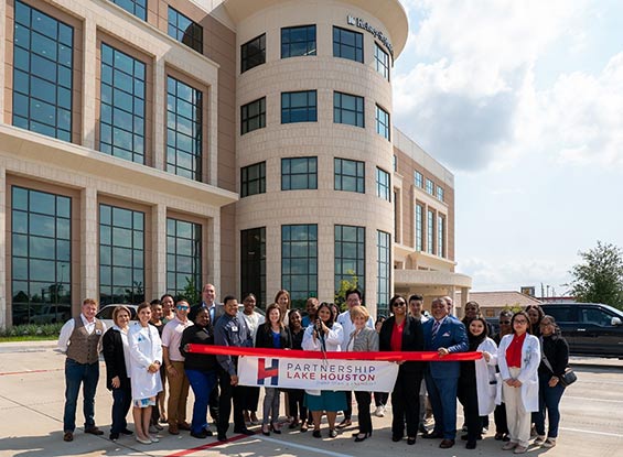 Image of physicians and local officials standing in front of the Kelsey-Seybold Lake Houston Campus Building B