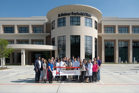 Kelsey-Seybold Clinic Cuts Ribbon with Partnership Lake Houston at New Atascocita Clinic