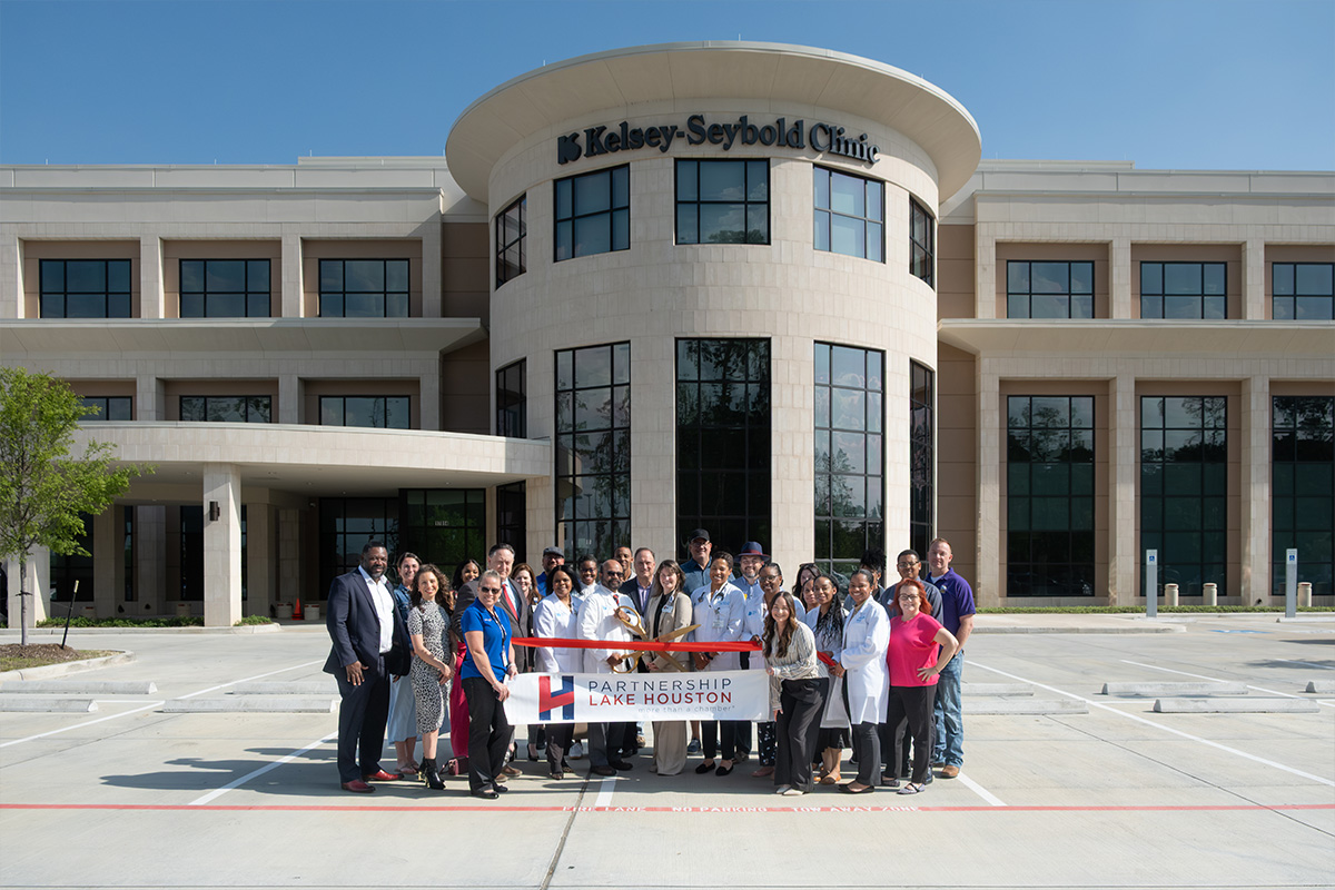 Kelsey-Seybold Clinic Cuts Ribbon with Partnership Lake Houston at New Atascocita Clinic