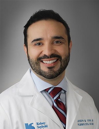 Headshot of Jose Ochoa, MD