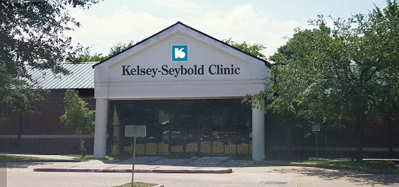 Front exterior view of Kelsey-Seybold's Huntsville Clinic.