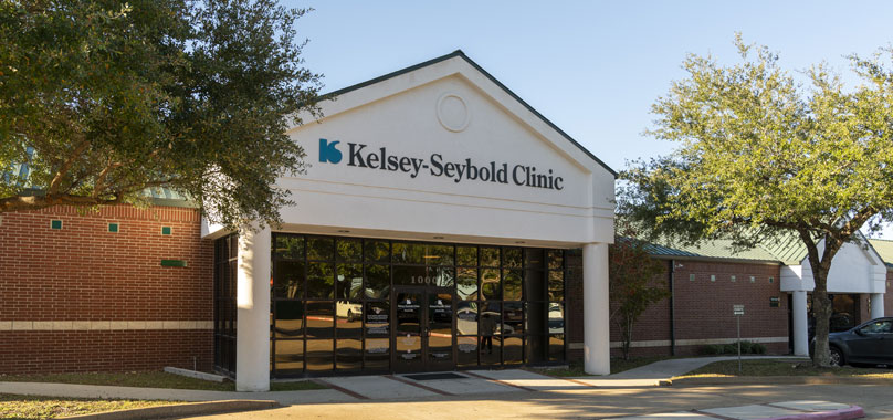 Front exterior view of Kelsey-Seybold's Huntsville Clinic.
